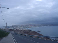 Carretera de acceso a Las Coloradas desde el barrio de La Isleta